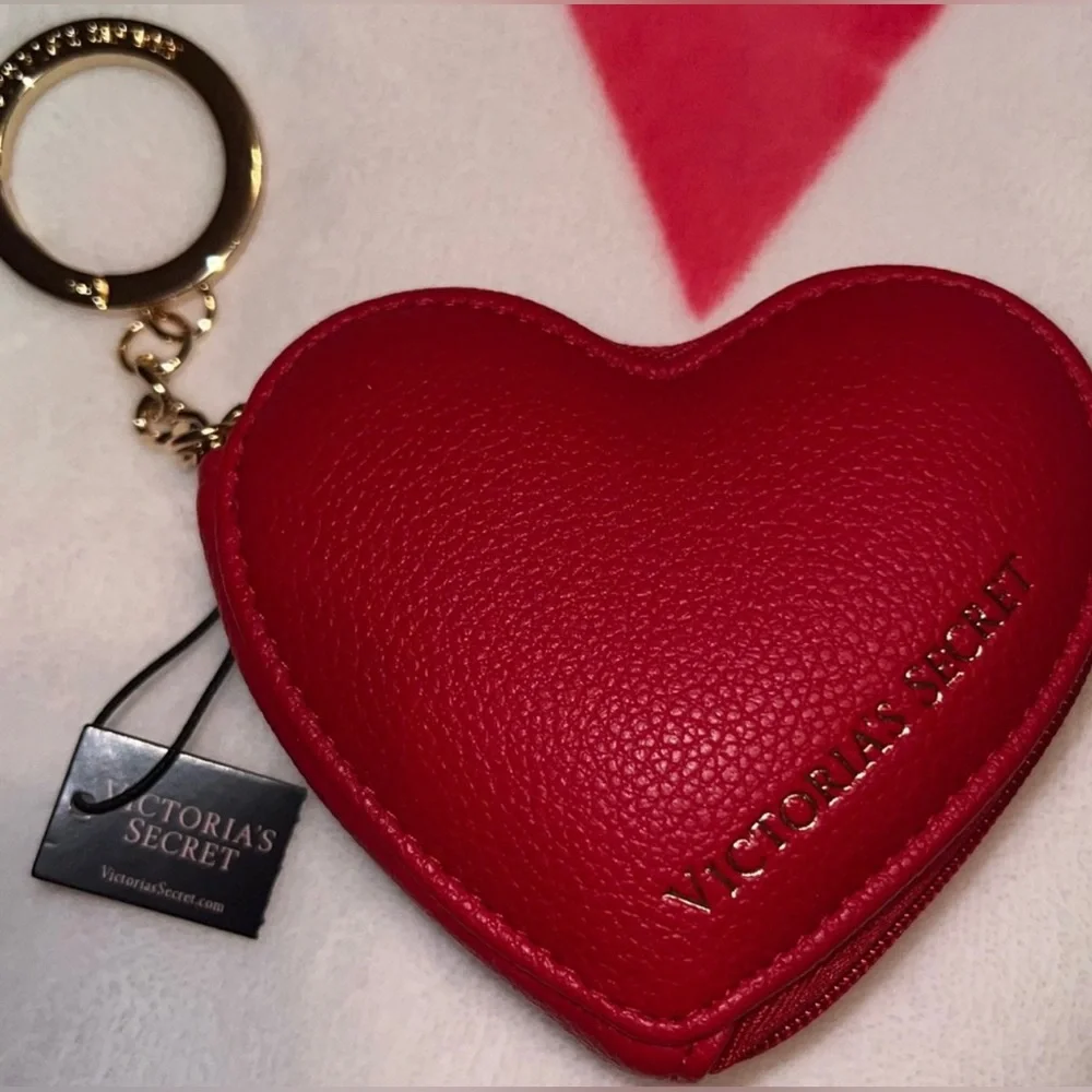 ♥️NWT VICTORIA’S SECRET HEART COIN POUCH♥️